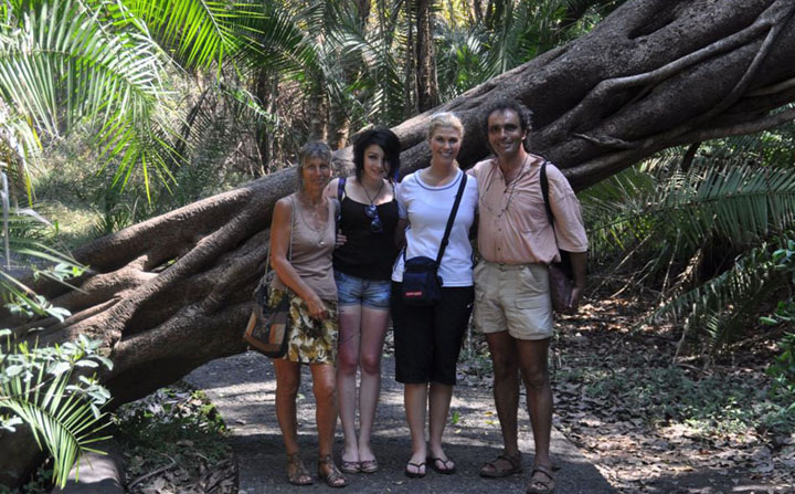 Tourists-Vic-Falls-rainforest
